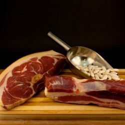 Fabas asturianas Campoastur, con denominación de origen IGP. Paquete de 1 kg. Incluye compango: chorizo, morcilla y lacón